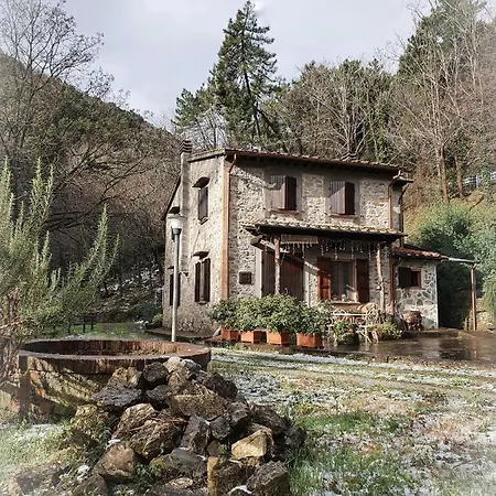 Pietra D'acqua In The Woods Bed & Breakfast *
